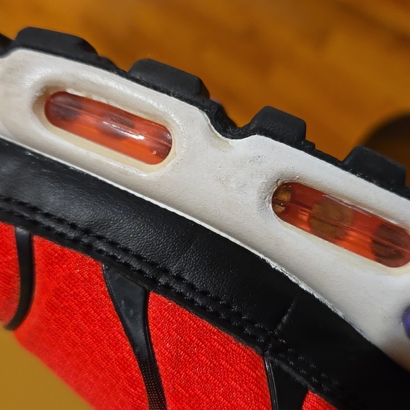 Nike Vibrant Red and Black Athletic Shoes Mens Size 12 - Picture 16 of 16